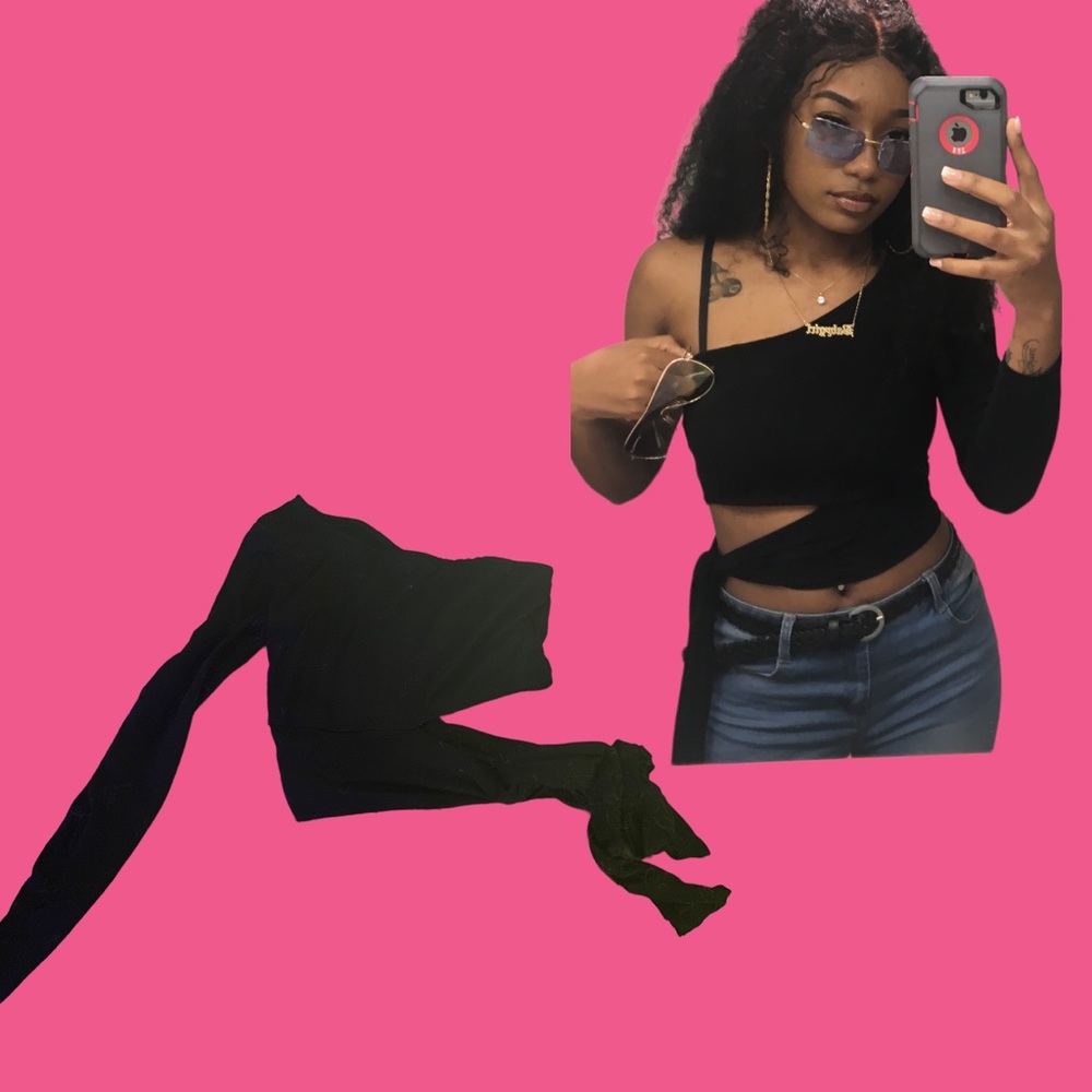 (Size S) Black Tie On The Side Crop Top
